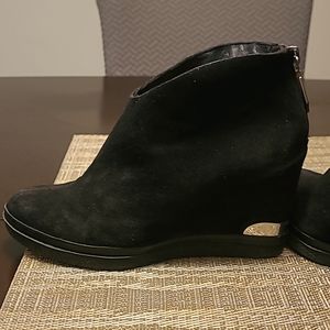 Donald J Pliner Suede booties